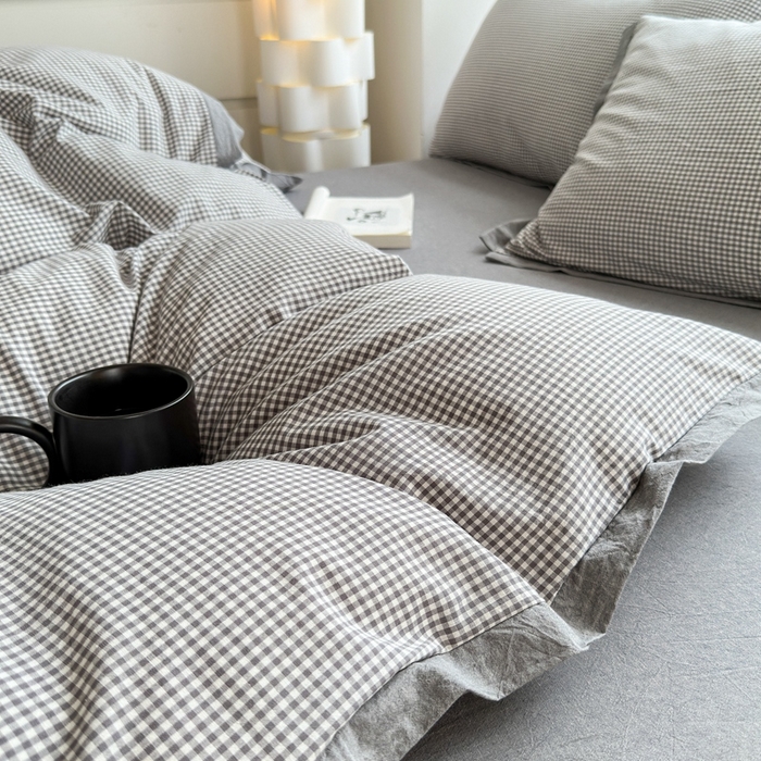 91家纺网 家纺一手货源 找家纺 宜家坊 2025新款A类全棉纯棉色织水洗棉宽边断角工艺四件套 可定制尺寸 爱的邂逅-灰