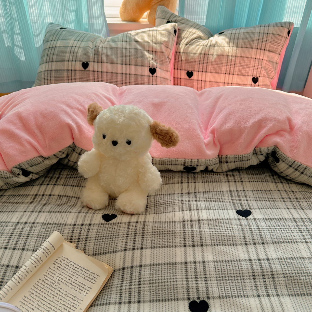 91家纺网 家纺一手货源 找家纺 繁花家居 2025新款200克牛奶绒小清新卡通复古风三件套四件套 罗马假日