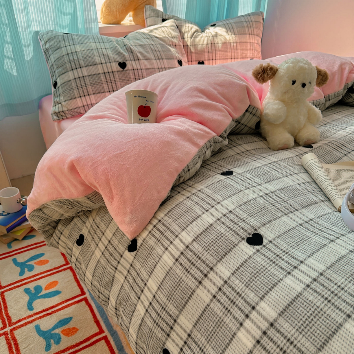 91家纺网 家纺一手货源 找家纺 繁花家居 2025新款200克牛奶绒小清新卡通复古风三件套四件套 罗马假日