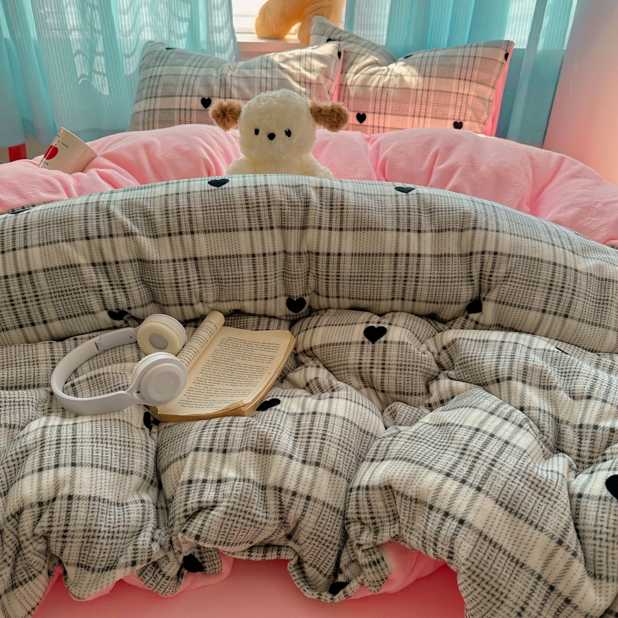 91家纺网 家纺一手货源 找家纺 繁花家居 2025新款200克牛奶绒小清新卡通复古风三件套四件套 罗马假日