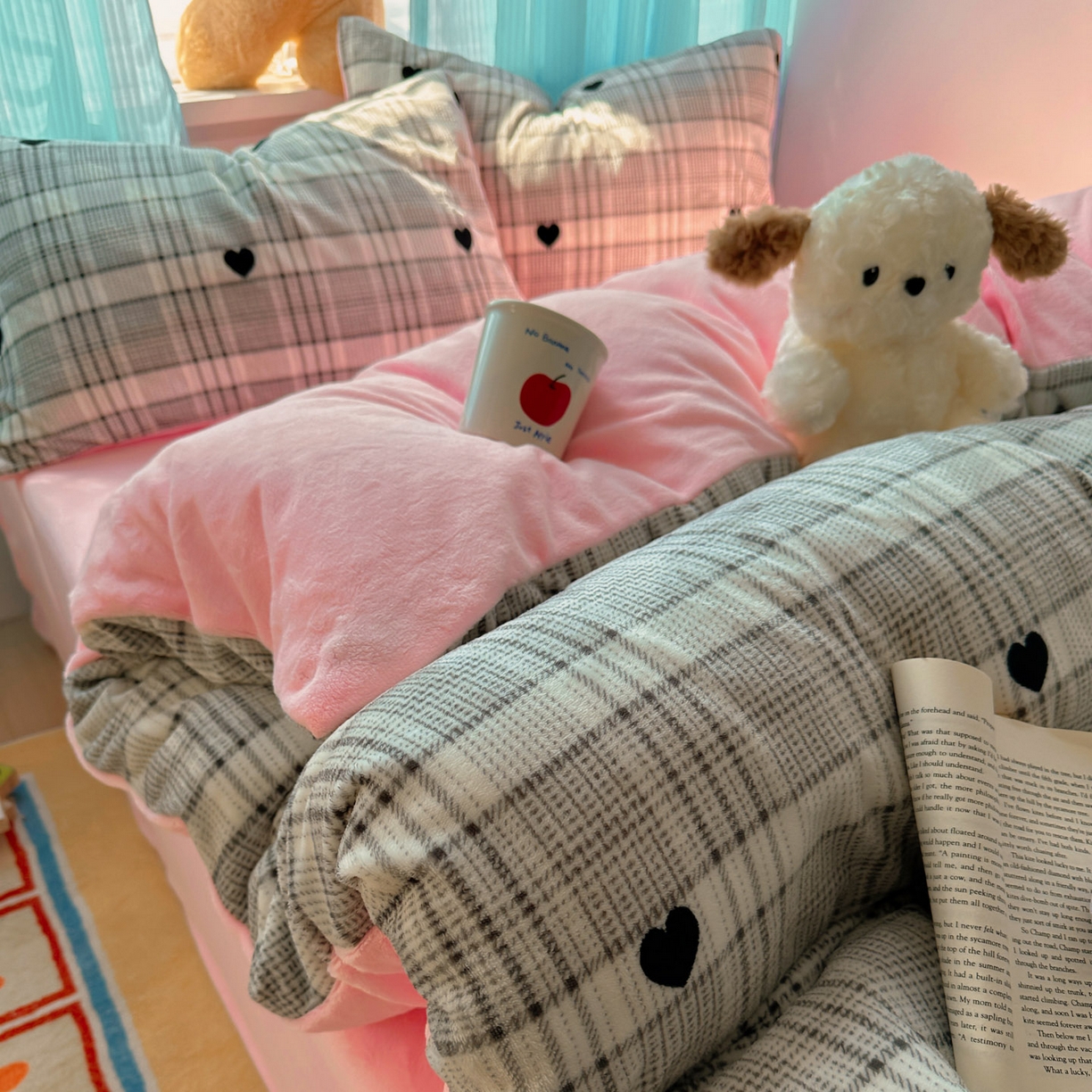 91家纺网 家纺一手货源 找家纺 繁花家居 2025新款200克牛奶绒小清新卡通复古风三件套四件套 罗马假日