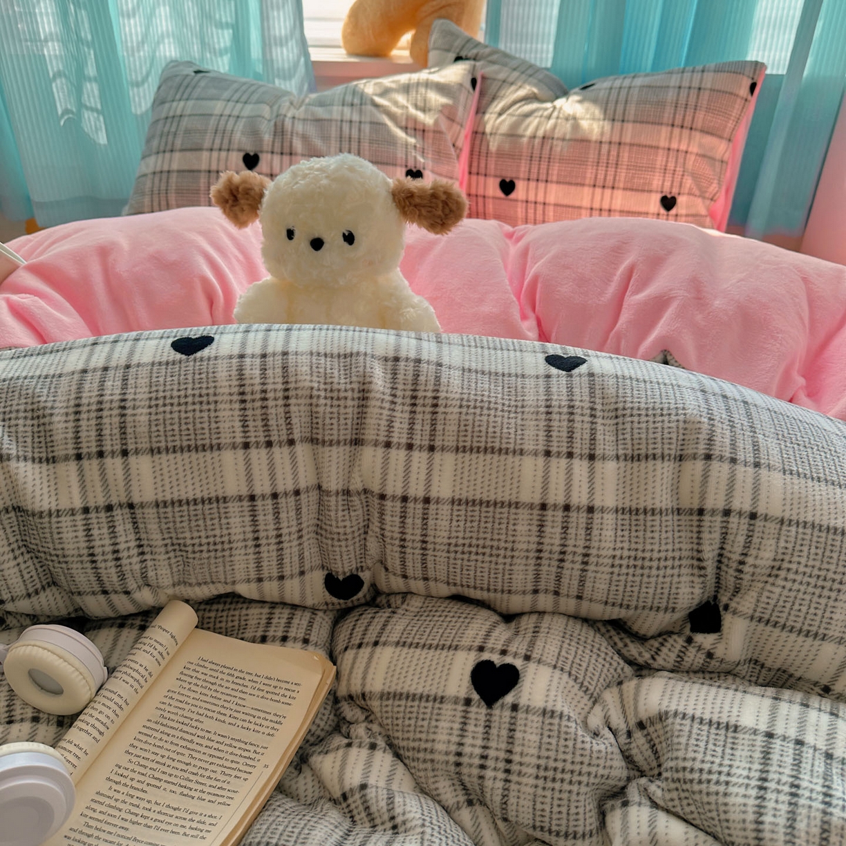 91家纺网 家纺一手货源 找家纺 繁花家居 2025新款200克牛奶绒小清新卡通复古风三件套四件套 罗马假日