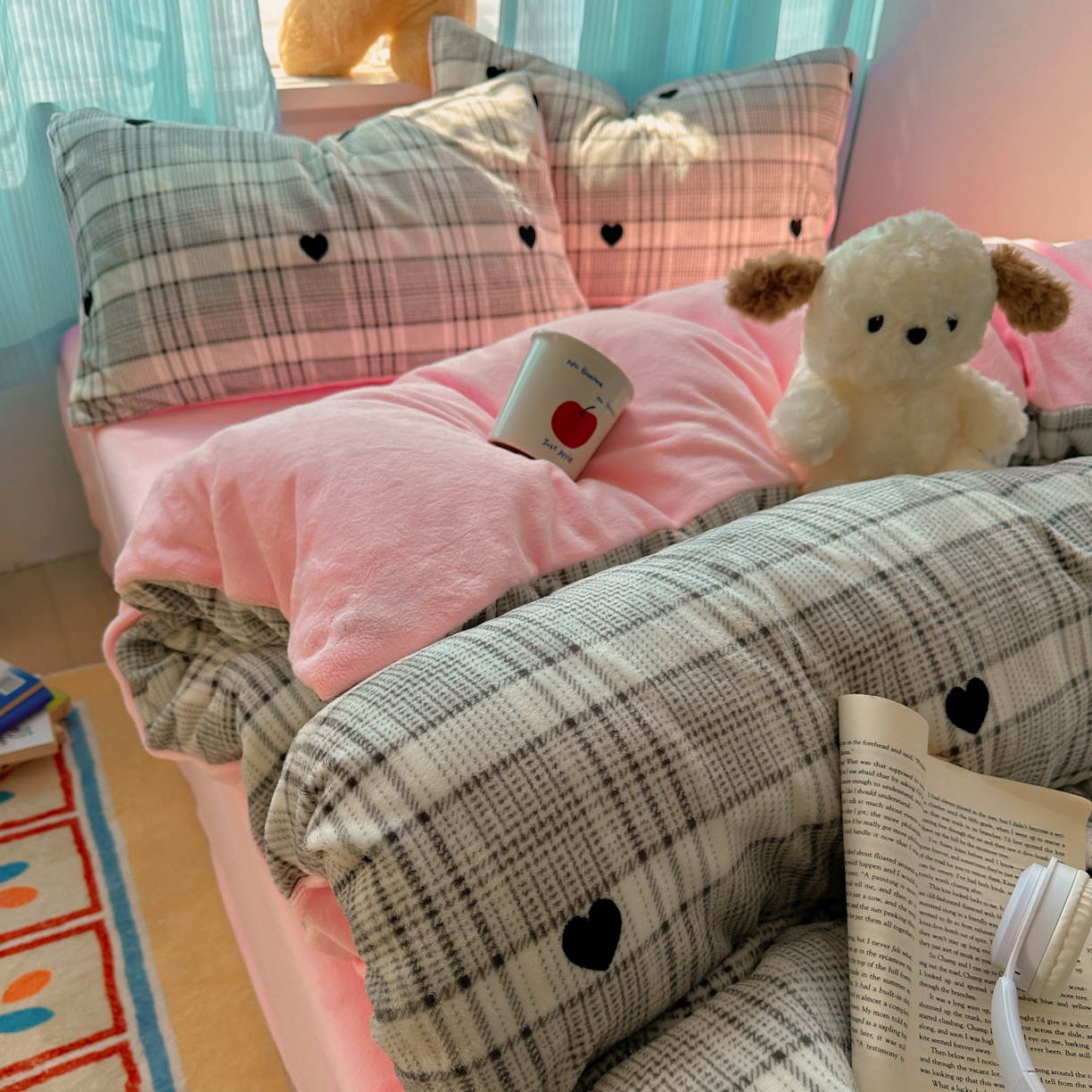 91家纺网 家纺一手货源 找家纺 繁花家居 2025新款200克牛奶绒小清新卡通复古风三件套四件套 罗马假日