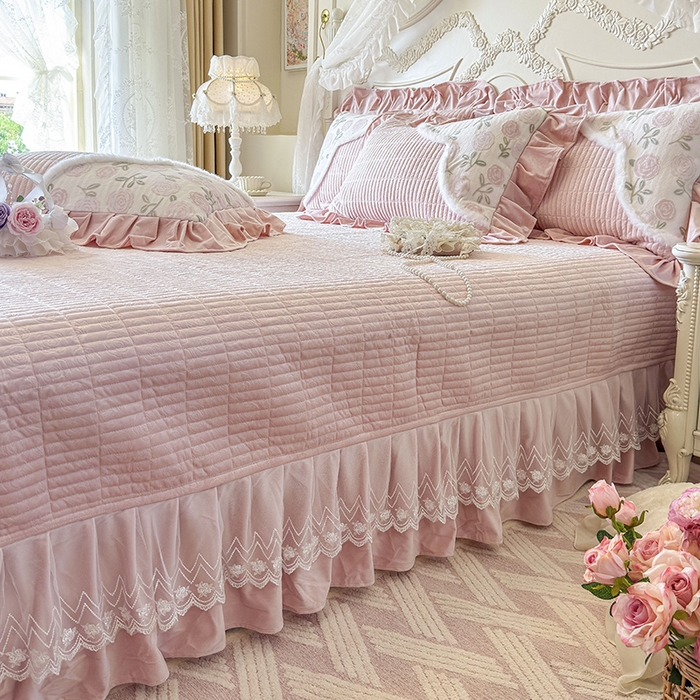 91家纺网 家纺一手货源 找家纺 （总）宜凡家纺 2025新款婴儿绒压花撞色双拼夹棉床盖四件套