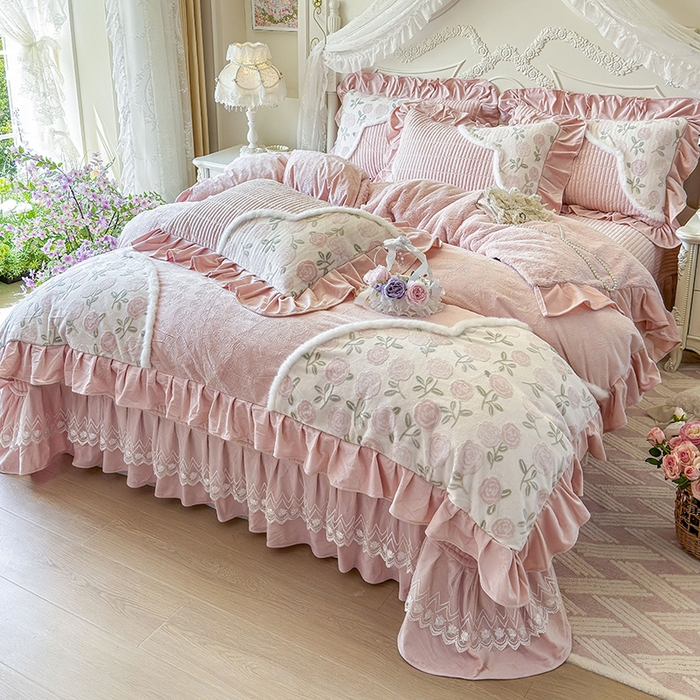 91家纺网 家纺一手货源 找家纺 （总）宜凡家纺 2025新款婴儿绒压花撞色双拼夹棉床盖四件套