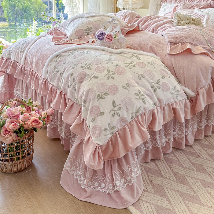 91家纺网 家纺一手货源 找家纺 （总）宜凡家纺 2025新款婴儿绒压花撞色双拼夹棉床盖四件套