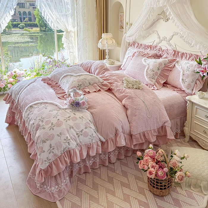 91家纺网 家纺一手货源 找家纺 （总）宜凡家纺 2025新款婴儿绒压花撞色双拼夹棉床盖四件套