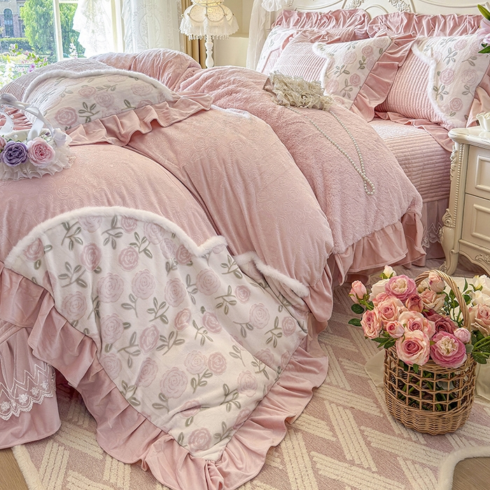 91家纺网 家纺一手货源 找家纺 （总）宜凡家纺 2025新款婴儿绒压花撞色双拼夹棉床盖四件套