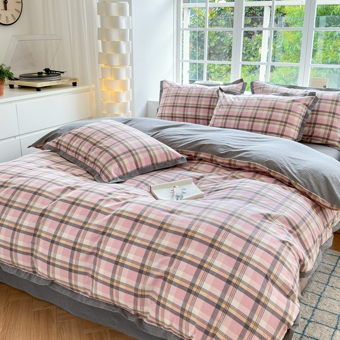 91家纺网 家纺一手货源 找家纺 宜家坊 2025新款A类全棉纯棉色织水洗棉宽边断角工艺四件套 可定制尺寸 幸福恋曲-粉