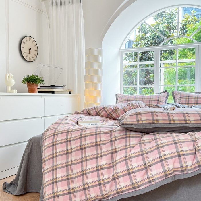 91家纺网 家纺一手货源 找家纺 宜家坊 2025新款A类全棉纯棉色织水洗棉宽边断角工艺四件套 可定制尺寸 幸福恋曲-粉