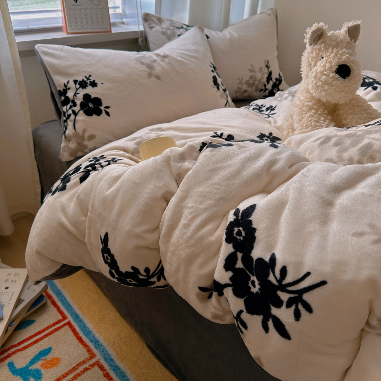 91家纺网 家纺一手货源 找家纺 繁花家居 2025新款200克牛奶绒小清新卡通复古风三件套四件套 莫西里