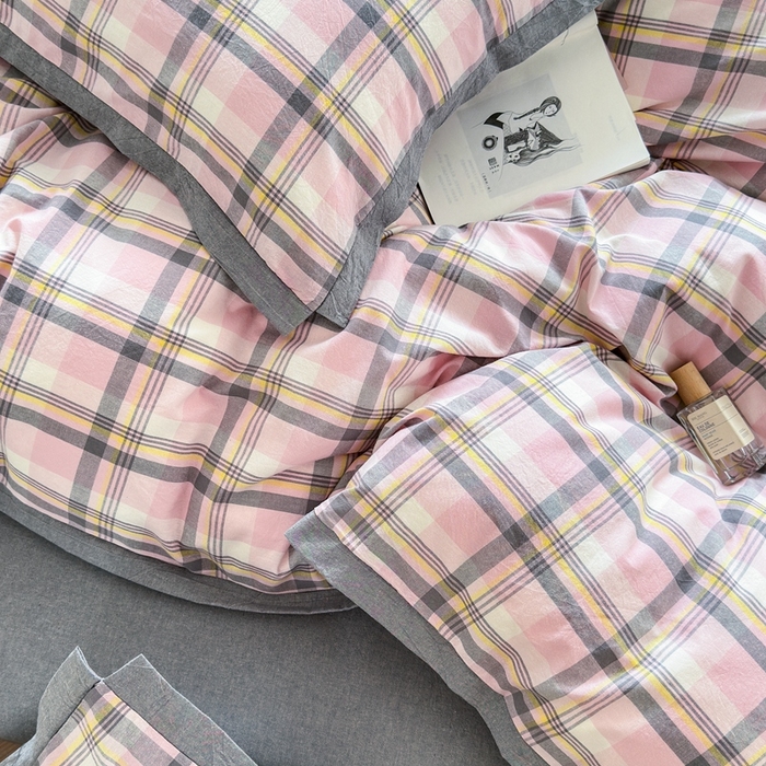 91家纺网 家纺一手货源 找家纺 宜家坊 2025新款A类全棉纯棉色织水洗棉宽边断角工艺四件套 可定制尺寸 幸福恋曲-粉