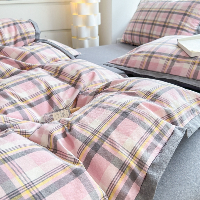 91家纺网 家纺一手货源 找家纺 宜家坊 2025新款A类全棉纯棉色织水洗棉宽边断角工艺四件套 可定制尺寸 幸福恋曲-粉