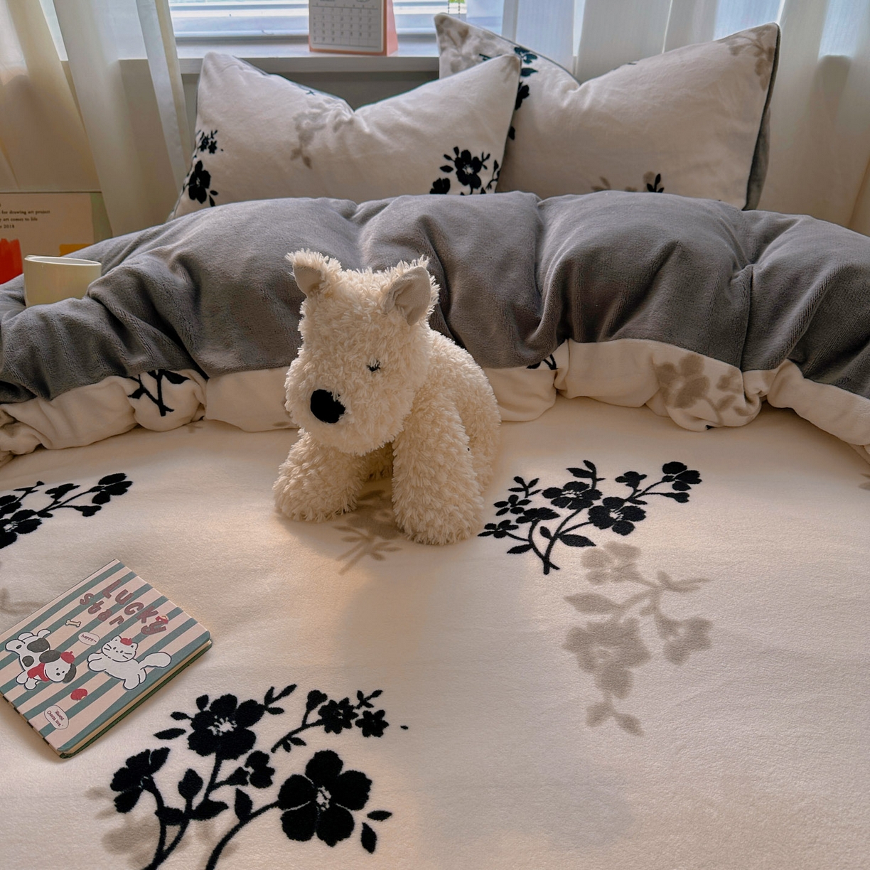 91家纺网 家纺一手货源 找家纺 繁花家居 2025新款200克牛奶绒小清新卡通复古风三件套四件套 莫西里