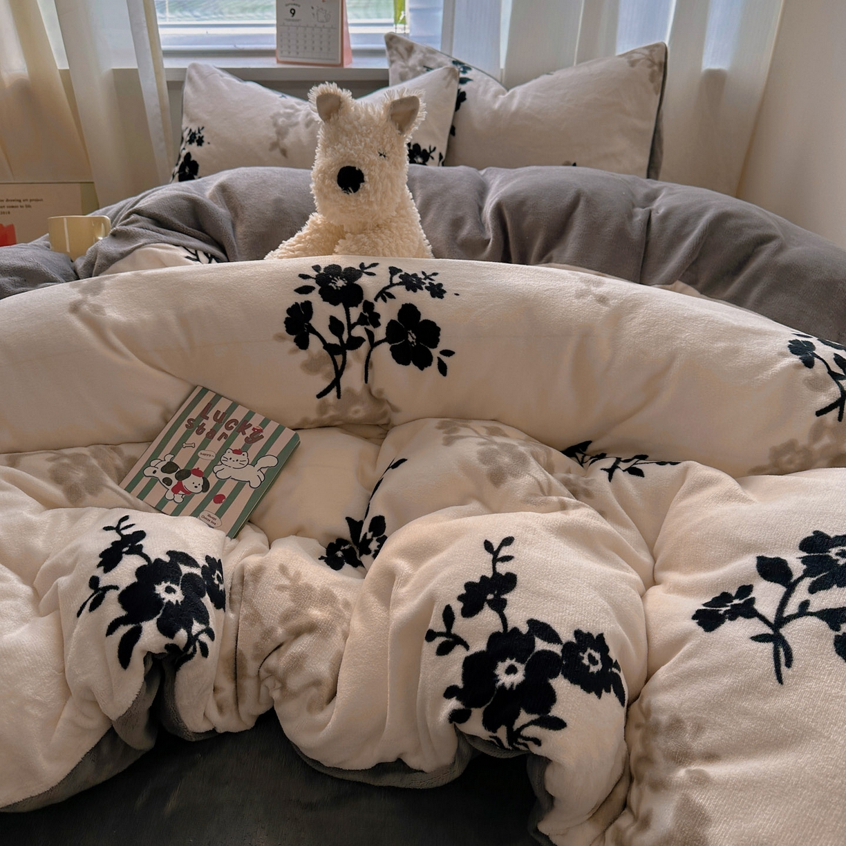 91家纺网 家纺一手货源 找家纺 繁花家居 2025新款200克牛奶绒小清新卡通复古风三件套四件套 莫西里