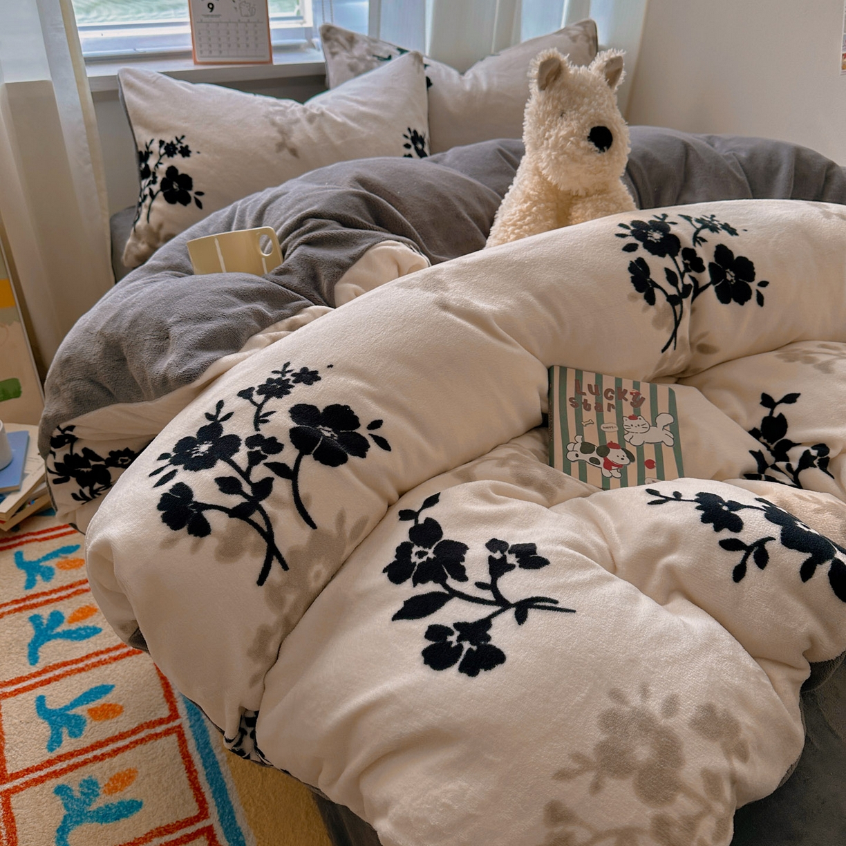 91家纺网 家纺一手货源 找家纺 繁花家居 2025新款200克牛奶绒小清新卡通复古风三件套四件套 莫西里