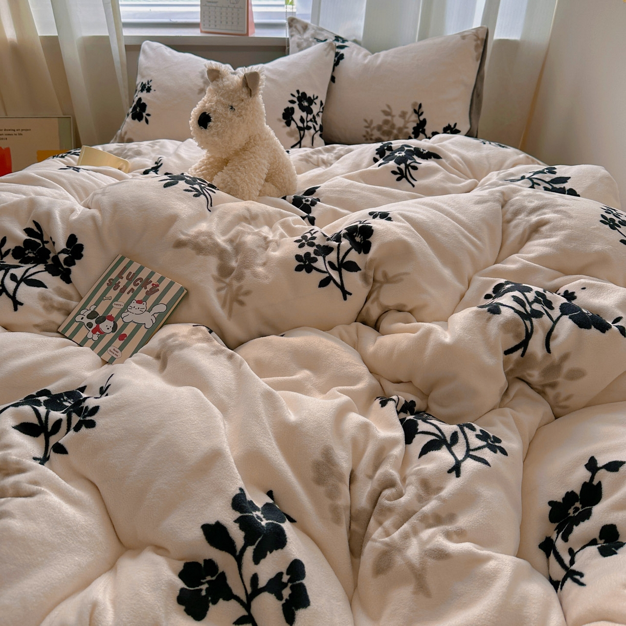 91家纺网 家纺一手货源 找家纺 繁花家居 2025新款200克牛奶绒小清新卡通复古风三件套四件套 莫西里