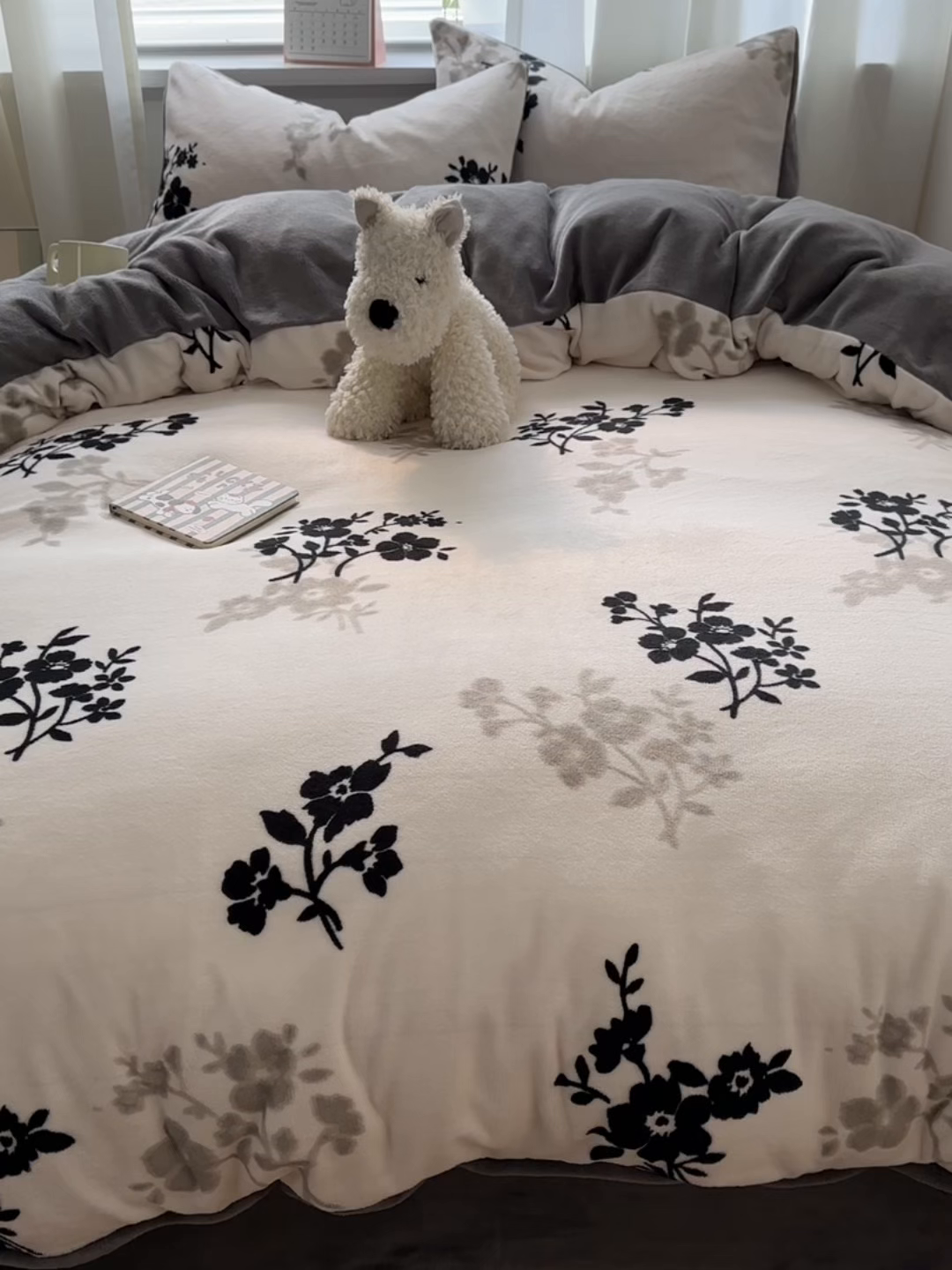 91家纺网 家纺一手货源 找家纺 繁花家居 2025新款200克牛奶绒小清新卡通复古风三件套四件套 莫西里