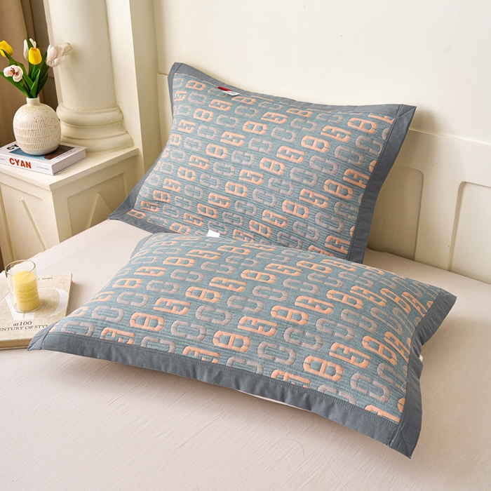 91家纺网 家纺一手货源 找家纺 棠薇家纺 2025新款简约包边款枕巾纯棉枕巾夹绵枕巾透气吸汗 爱情扣兰枕巾