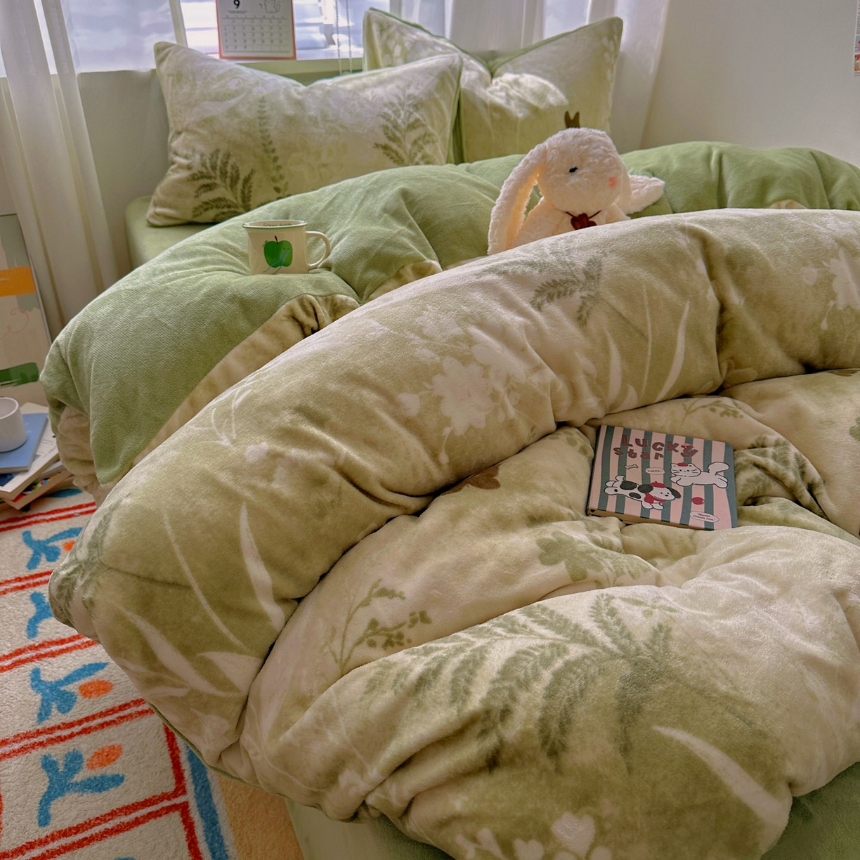 91家纺网 家纺一手货源 找家纺 繁花家居 2025新款200克牛奶绒小清新卡通复古风三件套四件套 沐晨-绿