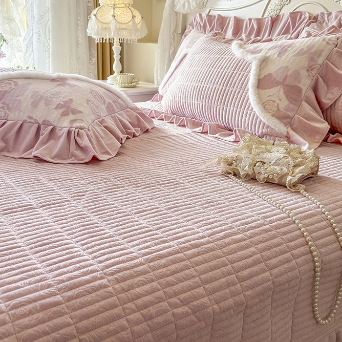 91家纺网 家纺一手货源 找家纺 宜凡家纺 2025新款婴儿绒压花撞色双拼夹棉床盖四件套 床盖款-锦时