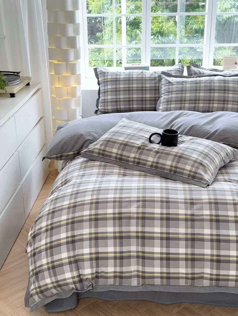 91家纺网 家纺一手货源 找家纺 宜家坊 2025新款A类全棉纯棉色织水洗棉宽边断角工艺四件套 可定制尺寸 幸福恋曲-灰