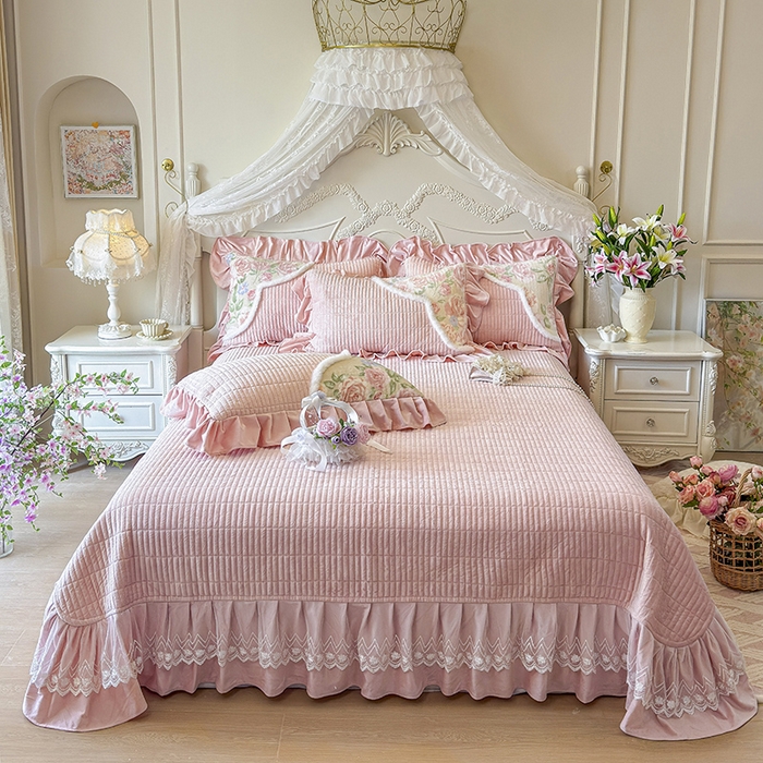 91家纺网 家纺一手货源 找家纺 宜凡家纺 2025新款婴儿绒压花撞色双拼夹棉床盖四件套 床盖款-锦韵