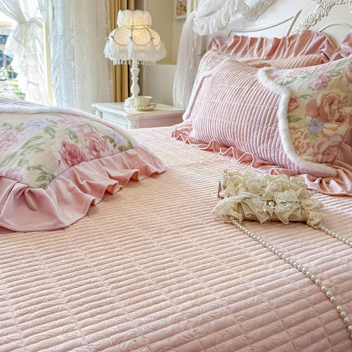 91家纺网 家纺一手货源 找家纺 宜凡家纺 2025新款婴儿绒压花撞色双拼夹棉床盖四件套 床盖款-锦韵