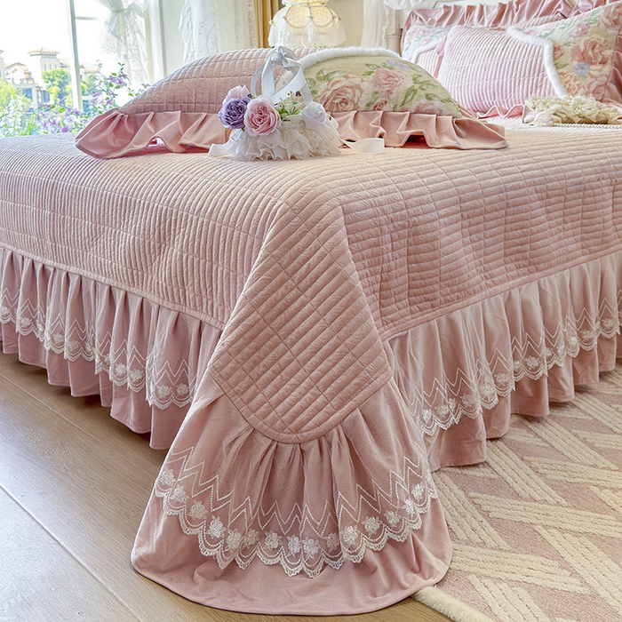 91家纺网 家纺一手货源 找家纺 宜凡家纺 2025新款婴儿绒压花撞色双拼夹棉床盖四件套 床盖款-锦韵