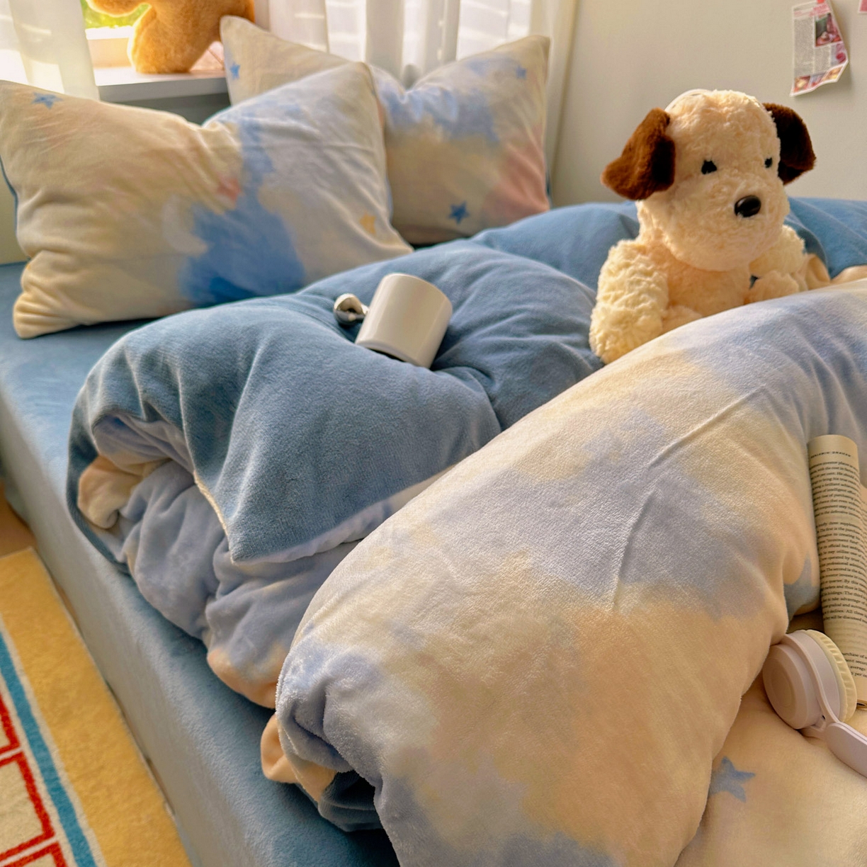 91家纺网 家纺一手货源 找家纺 繁花家居 2025新款200克牛奶绒小清新卡通复古风三件套四件套 南星