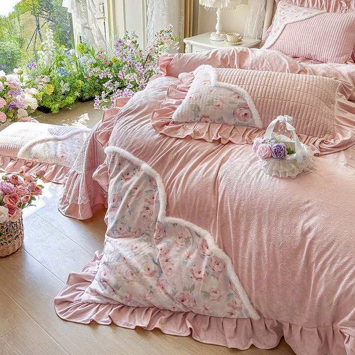 91家纺网 家纺一手货源 找家纺 宜凡家纺 2025新款婴儿绒压花撞色双拼夹棉床盖四件套 床盖款-汐月