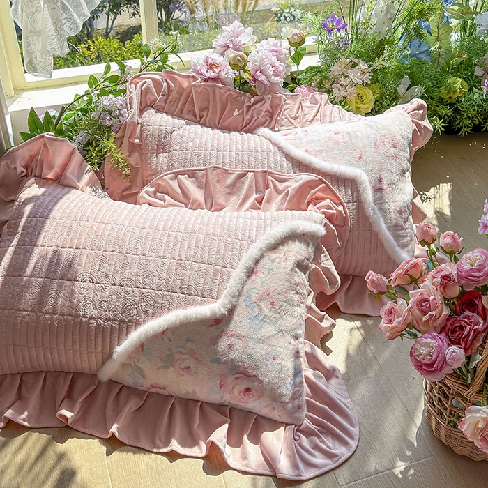 91家纺网 家纺一手货源 找家纺 宜凡家纺 2025新款婴儿绒压花撞色双拼夹棉床盖四件套 床盖款-汐月