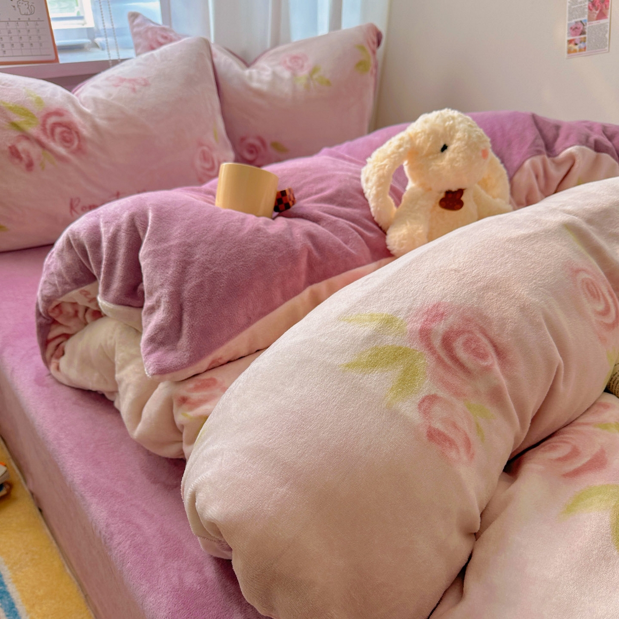 91家纺网 家纺一手货源 找家纺 繁花家居 2025新款200克牛奶绒小清新卡通复古风三件套四件套 千寻花语