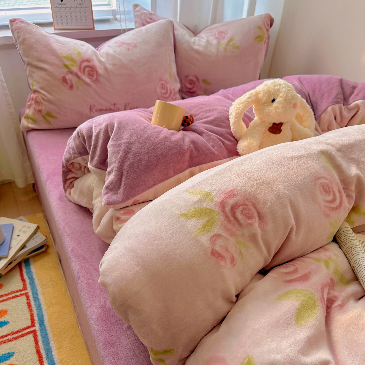 91家纺网 家纺一手货源 找家纺 繁花家居 2025新款200克牛奶绒小清新卡通复古风三件套四件套 千寻花语