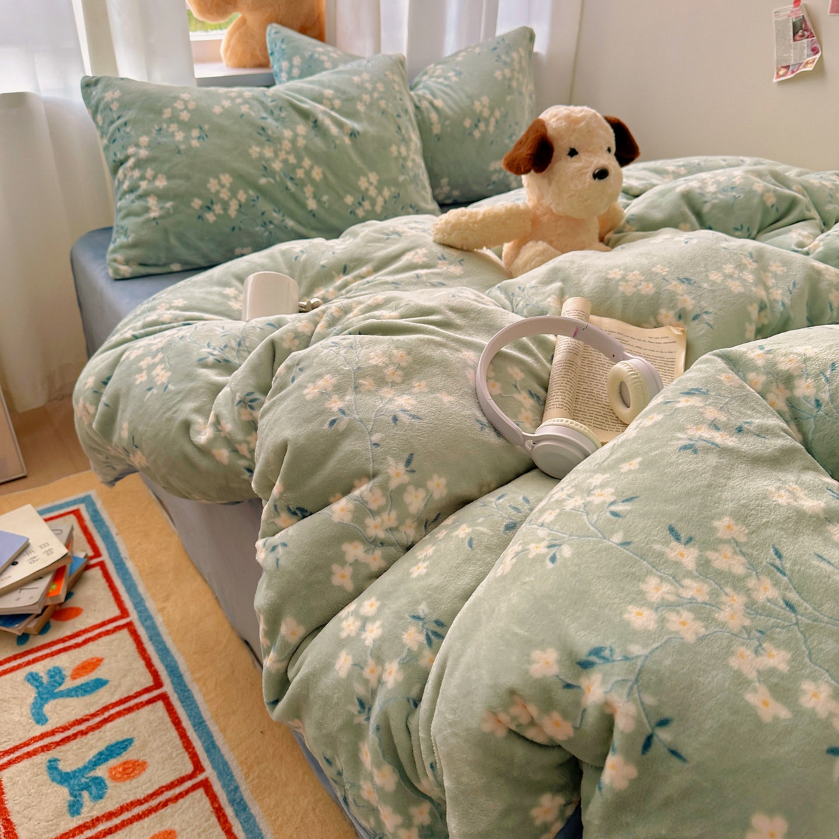 91家纺网 家纺一手货源 找家纺 繁花家居 2025新款200克牛奶绒小清新卡通复古风三件套四件套 若影华梦