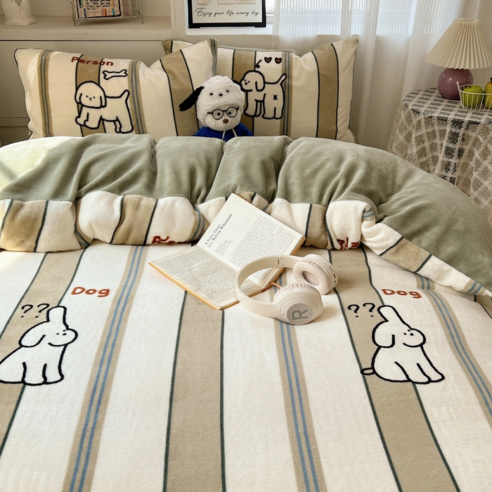 91家纺网 家纺一手货源 找家纺 繁花家居 2025新款200克牛奶绒小清新卡通复古风三件套四件套 线条小白狗