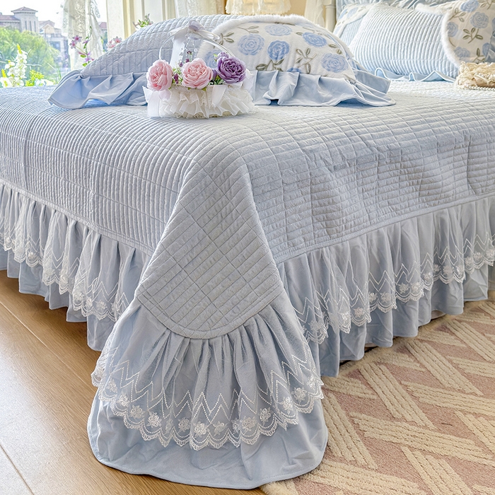 91家纺网 家纺一手货源 找家纺 宜凡家纺 2025新款婴儿绒压花撞色双拼夹棉床盖四件套 床盖款-予花