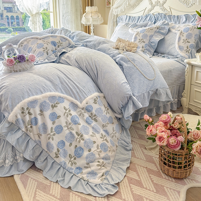 91家纺网 家纺一手货源 找家纺 宜凡家纺 2025新款婴儿绒压花撞色双拼夹棉床盖四件套 床盖款-予花