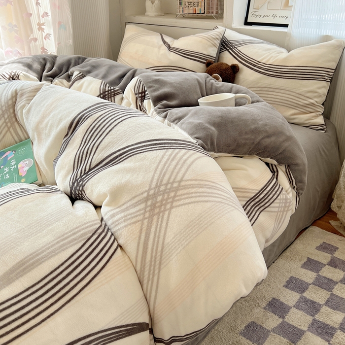 91家纺网 家纺一手货源 找家纺 繁花家居 2025新款200克牛奶绒小清新卡通复古风三件套四件套 旋律灰