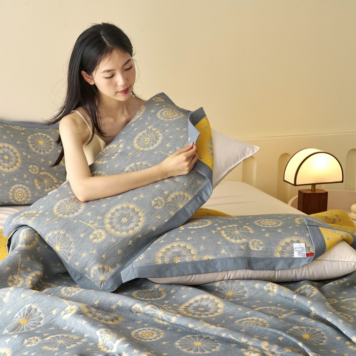 91家纺网 家纺一手货源 找家纺 棠薇家纺 2025新款简约包边款枕巾纯棉枕巾夹绵枕巾透气吸汗 朵朵蒲英黄枕巾