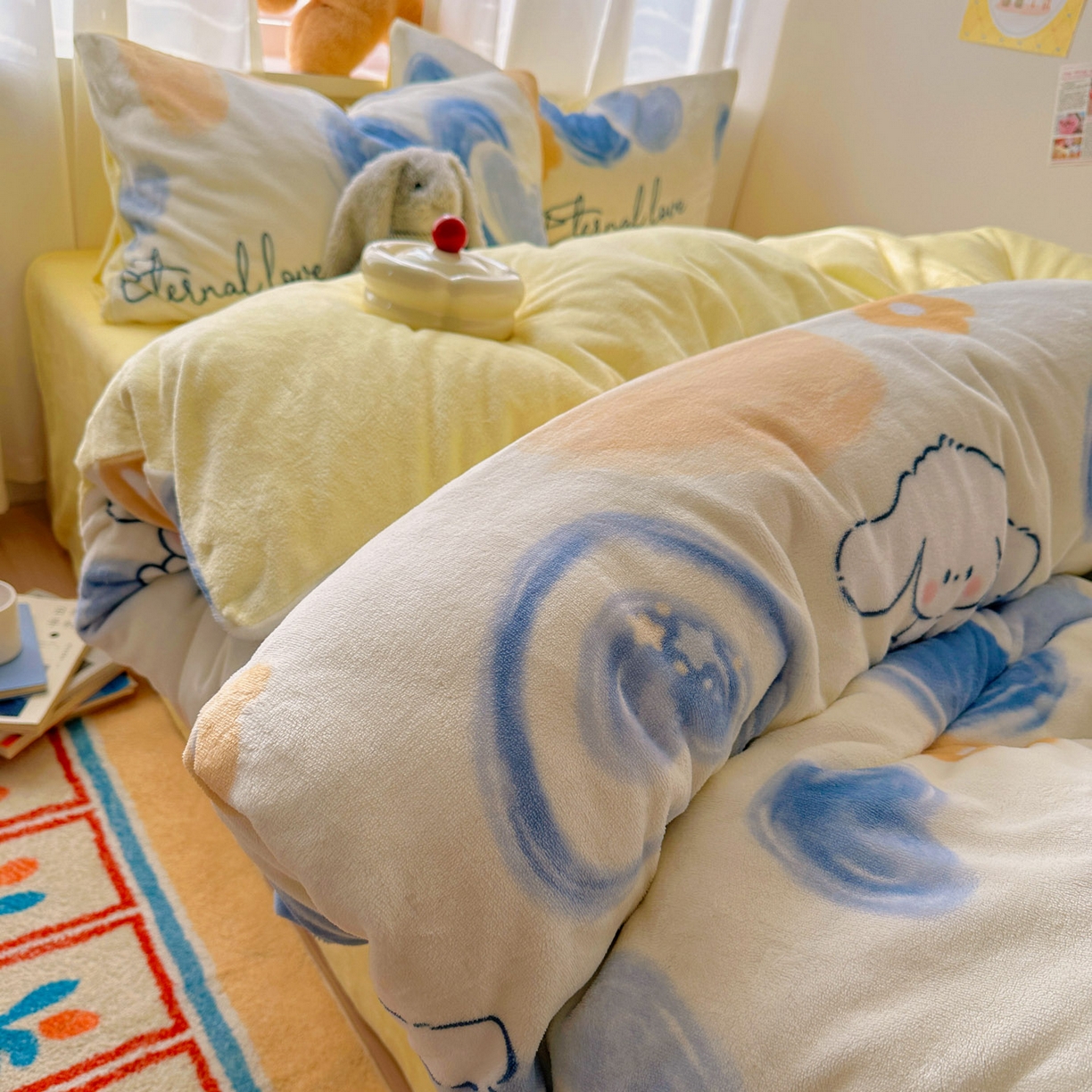 91家纺网 家纺一手货源 找家纺 繁花家居 2025新款200克牛奶绒小清新卡通复古风三件套四件套 长耳朵狗