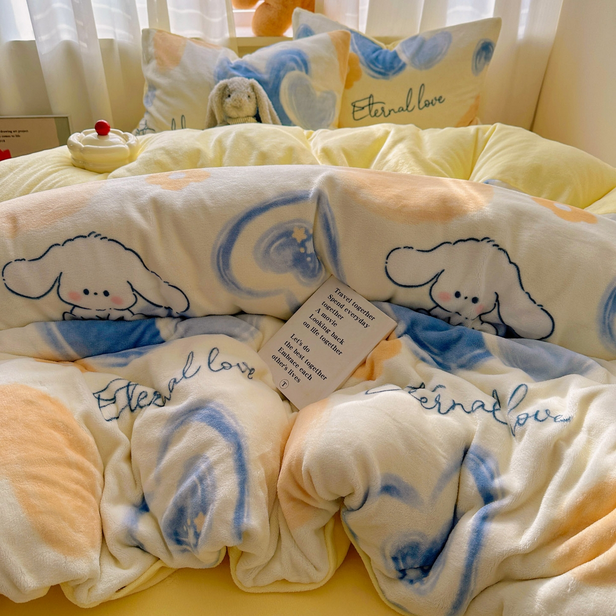 91家纺网 家纺一手货源 找家纺 繁花家居 2025新款200克牛奶绒小清新卡通复古风三件套四件套 长耳朵狗