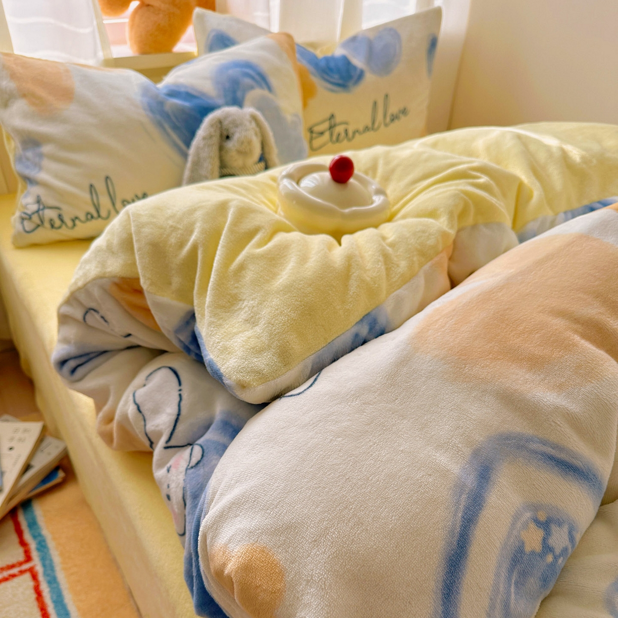 91家纺网 家纺一手货源 找家纺 繁花家居 2025新款200克牛奶绒小清新卡通复古风三件套四件套 长耳朵狗