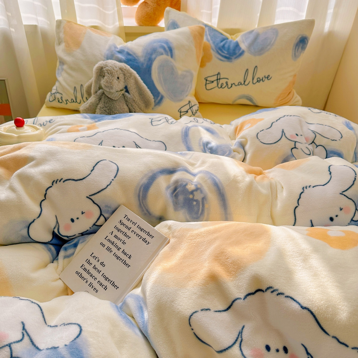 91家纺网 家纺一手货源 找家纺 繁花家居 2025新款200克牛奶绒小清新卡通复古风三件套四件套 长耳朵狗