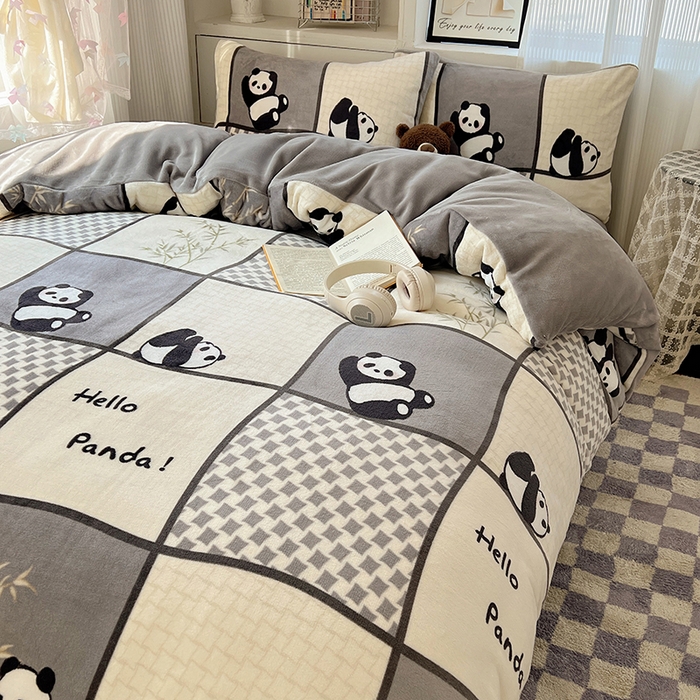 91家纺网 家纺一手货源 找家纺 繁花家居 2025新款200克牛奶绒小清新卡通复古风三件套四件套 竹林团子