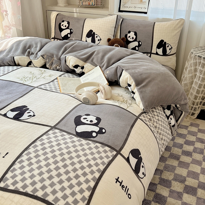 91家纺网 家纺一手货源 找家纺 繁花家居 2025新款200克牛奶绒小清新卡通复古风三件套四件套 竹林团子