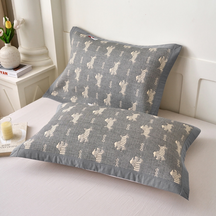 91家纺网 家纺一手货源 找家纺 棠薇家纺 2025新款简约包边款枕巾纯棉枕巾夹绵枕巾透气吸汗 腊肠小狗枕巾