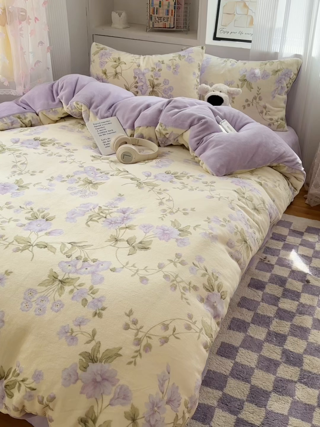 91家纺网 家纺一手货源 找家纺 繁花家居 2025新款200克牛奶绒小清新卡通复古风三件套四件套 紫色风铃