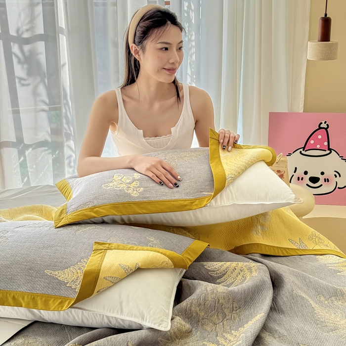 91家纺网 家纺一手货源 找家纺 棠薇家纺 2025新款简约包边款枕巾纯棉枕巾夹绵枕巾透气吸汗 轻纱曼舞黄枕巾