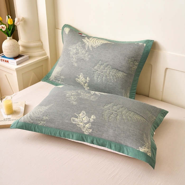 91家纺网 家纺一手货源 找家纺 棠薇家纺 2025新款简约包边款枕巾纯棉枕巾夹绵枕巾透气吸汗 轻纱曼舞绿枕巾